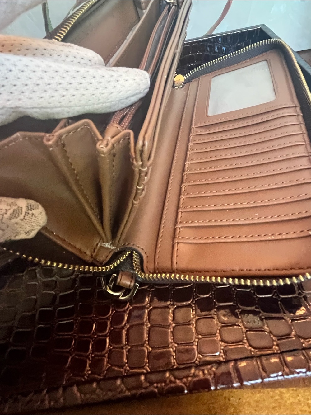 Michael Kors Jet Set Travel Continental  Wallet with Gold Logo Lettering (GUC) - Picture 14 of 15